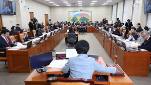 민주, 정무위서 가맹사업법 · 민주유공자법 본회의 직회부 추진