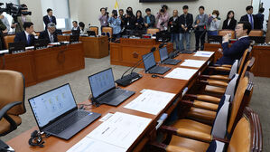 야권, 가맹사업법 · 민주유공자법 본회의 직회부 요구