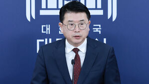 대통령실, 의사단체에 "의대 증원 원점 재검토 입장 매우 유감"