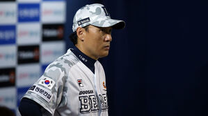 오재원 탓에 고개 숙인 이승엽 감독 "선배들 잘못"