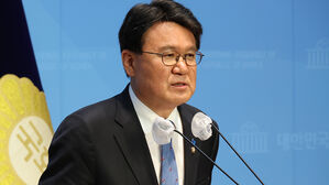 첫 원내대표된 황운하…"민주당과 한동훈 특검법 논의 중"