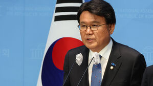 조국당 첫 원내대표에 황운하…"민주당과 한동훈 특검법 논의 중"