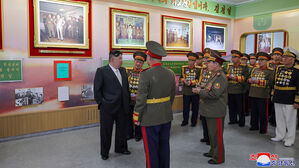 김정은, '김일성 항일 유격대' 창건일에 김일성군사대학 방문