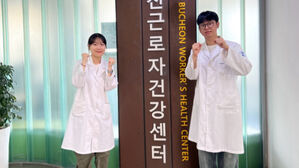 응급 환자 생명 구한 을지대학교 간호학과 4학년 백지원(왼쪽), 김태훈 학생(사진=을지대학교 제공)?