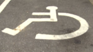 장애인 3명 중 1명은 "우울할 때 도움받을 사람 없어"