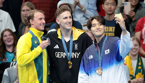 티트머스, 매킨토시·러데키와 '세기의 대결' 승리