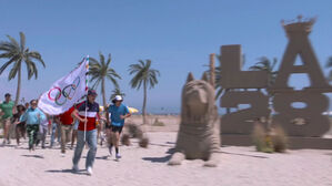 [올림픽] 케이트 코트니·마이클 존슨·재거 이턴까지…올림픽기 전달 (파리 2024 폐회식)