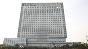 검찰, '코인 업자 뇌물 혐의' 서울지역 경찰서장 등 2명 구속영장