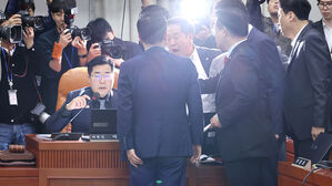 김 여사에 두 번째 국감 동행명령장 발부…여당 "마녀사냥"