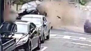 "왜 사고 났는지 몰라" 햄버거 가게 돌진 70대&hellip;"가속페달 밟아"