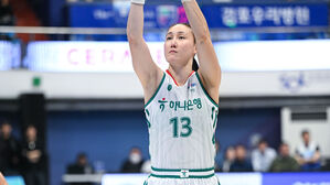 여자농구 하나은행, 신한은행 잡고 6연패 탈출