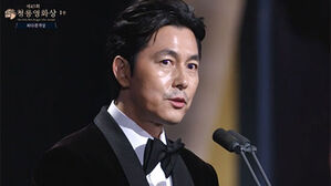 고개 숙인 정우성 "실망 안겨 죄송…아들에 책임 다할 것"