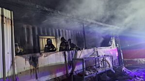 안성 비료공장 내 컨테이너서 불…1명 숨진 채 발견