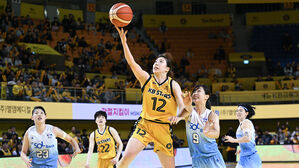 여자농구 '나카타 21득점' KB, 신한은행 잡고 4연패 탈출