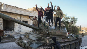레바논 잠잠해지니 이번엔 시리아…반군 진격에 내전 격화