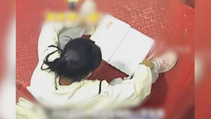 "할 일은 한다"…엘리베이터 갇힌 중국 소녀 숙제 삼매경