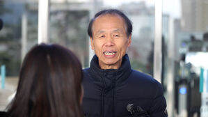 "최문순 전 강원지사 엄벌" 촉구…"전형적인 정치 기소" 규탄