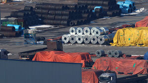 도널드 트럼프 미국 대통령이 미국으로 수입되는 모든 철강 및 알루미늄 제품에 관세 25% 부과를 공식 발표한 11일 경기도 평택항에 철강 제품이 쌓여 있다.(사진=연합뉴스)