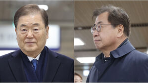 1심 선고 출석하는 정의용(왼쪽), 서훈(사진=연합뉴스)