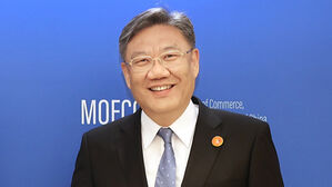 트럼프 방중 앞둔 중국 "환율로 무역우위 확보 안 할 것"