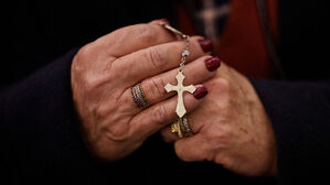 바티칸 "교황, 폐 기능 개선…산소마스크 사용 중단"