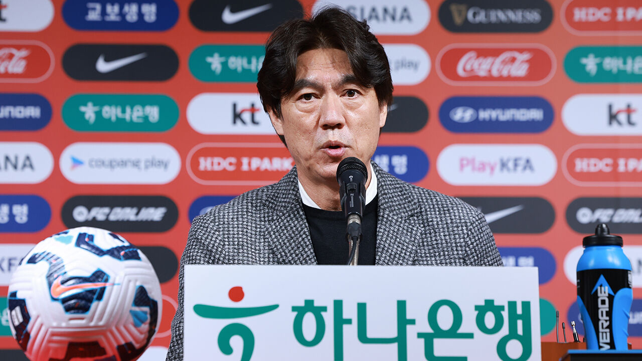 2026 북중미 월드컵 아시아 3차 예선 B조 7, 8차전에 나설 대표 선수 명단 발표하는 홍명보 축구 국가대표팀 감독