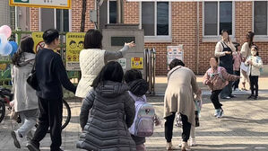 "학원 선생인 척 아이 데려가도 알 수 없어요"