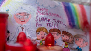 '폐렴 장기 입원' 교황에 하루 150kg 편지 쇄도