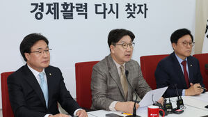이재명 대표의 '막말 논란' 비판하는 권성동 원내대표(사진=연합뉴스)