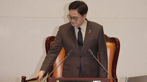 '공공장소 흉기 소지' 최고 징역 3년&hellip;형법 개정안 국회 통과