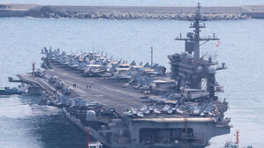 부산작전기지 출항하는 칼빈슨함(사진=연합뉴스)