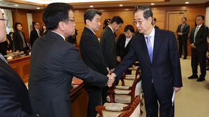 최 부총리, 한 대행과 20분 면담…경제 현안 집중 기조