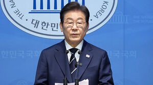 이재명 "해수부 부산으로 이전&hellip;해사 전문법원도 신설"