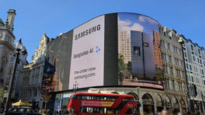 삼성전자가 영국 런던 피카딜리 광장에서 진행하는 '비스포크 AI' 옥외광고 모습 (사진=삼성전자 제공, 연합뉴스)