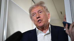 기자들과 대화하는 트럼프 (사진=AP, 연합뉴스)