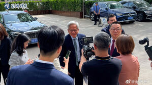 17일 중국 베이징에 도착한 젠슨 황 엔비디아 CEO(사진=위위안탄톈 웨이보 캡처, 연합뉴스)