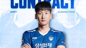 삼성화재와 FA 계약을 체결한 송명근(사진=삼성화재 제공, 연합뉴스)