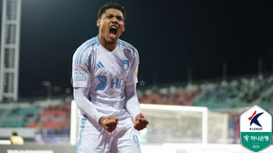 '에릭 PK 결승골' 울산, 안양에 개막전 패배 설욕