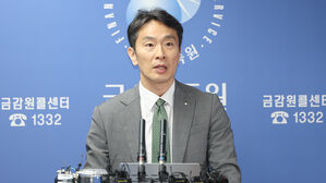 이복현 금융감독원장이 24일 서울 영등포구 금융감독원에서 열린 자본시장 현안 브리핑에서 발언하고 있다.(사진=연합뉴스)