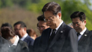 이재명, 국립현충원 찾아 '박태준 묘역' 참배&hellip;중도 확장 본격