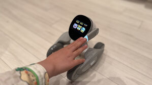 AI 시대 진화하는 로봇 강아지&hellip;'가족'의 경계 허무나