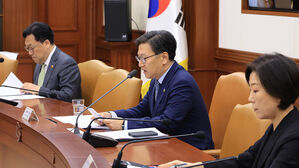 기재장관 대행 "대내외 금융 불확실성 지속&hellip;매주 F4 개최"