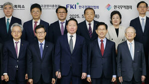 기념 촬영하는 김문수 후보(사진=공동취재, 연합뉴스)