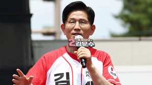 국민의힘 김문수 대선 후보가 25일 충남 공주시 공주공산성에서 유세를 하고 있다. (사진=공동취재, 연합뉴스)