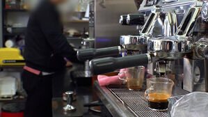 [친절한 경제] 코로나 때도 늘었던 '카페 창업' 꺾였다&hellip;"배달주문은 팔수록 손해"