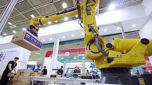 물품 분류&middot;전달에 적용된 AI 시스템 시연 장면