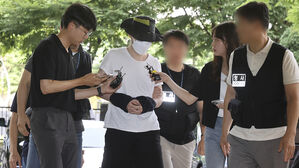 영장실질심사 출석하는 '일본도 살인' 피의자(사진=연합뉴스)