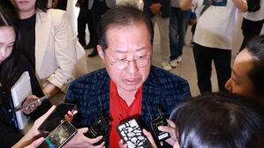 붉은 셔츠 입은 홍준표, '하와이 원격 정치' 마침표…"보수 신당 창당?" 질문에 [바로이뉴스]