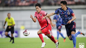 2022 동아시안컵에 나선 나상호(왼쪽)(사진=대한축구협회 제공, 연합뉴스)