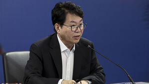 이한주 국정기획위원회 위원장이 30일 서울 종로구 국정기획위원회에서 열린 제3차 전체회의에서 발언하고 있다.(사진=공동취재, 연합뉴스)